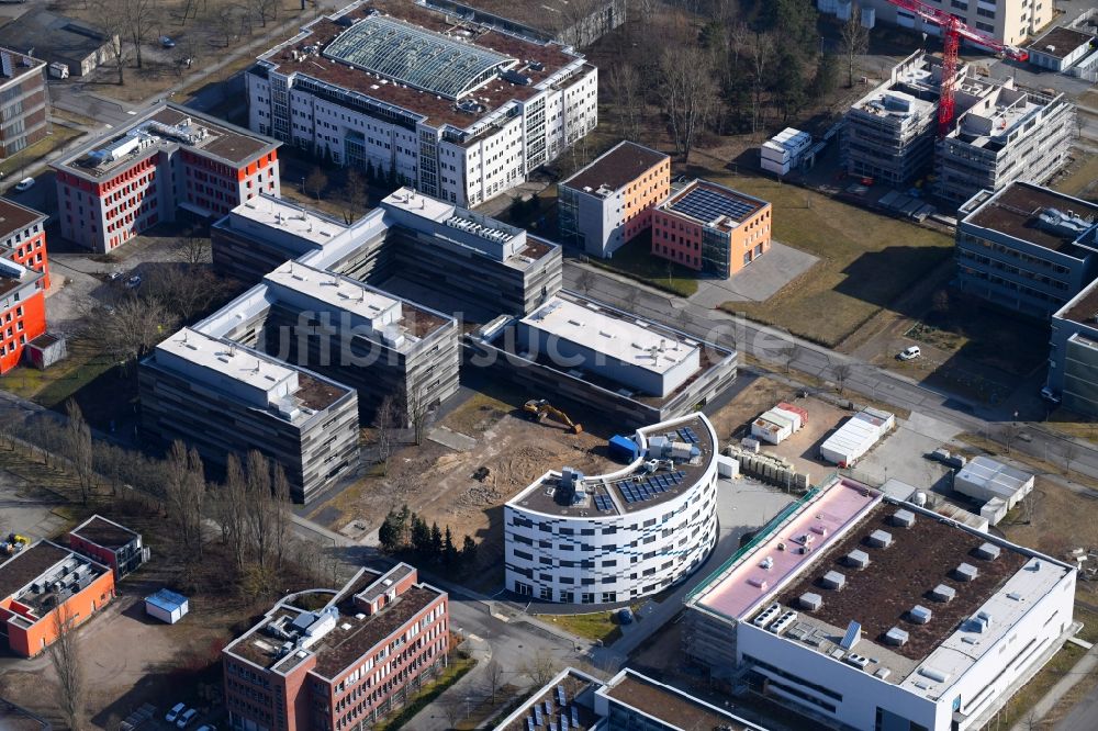 Berlin aus der Vogelperspektive: Neubau eines Büro- und Geschäftshauses DanGreen in Berlin, Deutschland