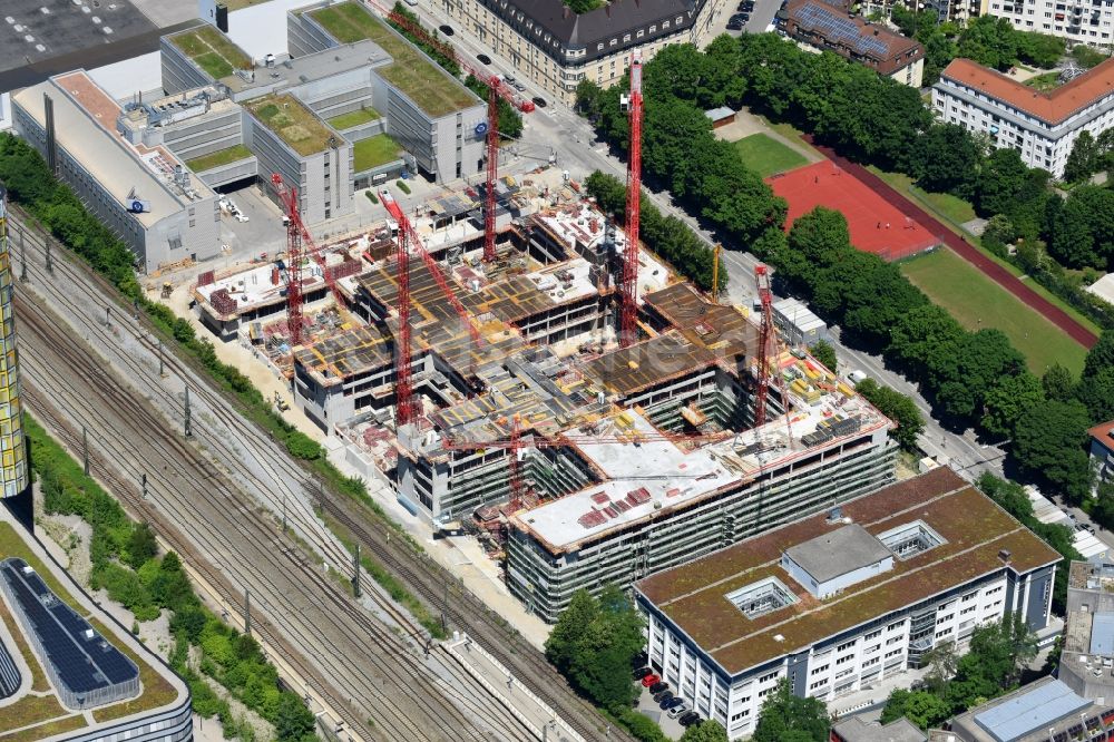 München aus der Vogelperspektive: Neubau eines Büro- und Geschäftshauses der TÜV SÜD AG an der Ridlerstraße im Ortsteil Schwanthalerhöhe in München im Bundesland Bayern, Deutschland