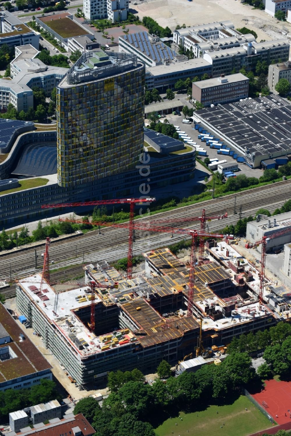 München von oben - Neubau eines Büro- und Geschäftshauses der TÜV SÜD AG an der Ridlerstraße im Ortsteil Schwanthalerhöhe in München im Bundesland Bayern, Deutschland