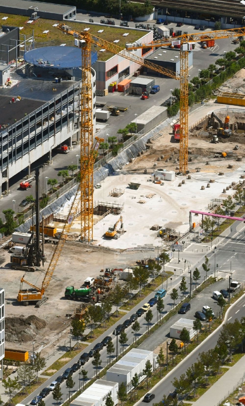 Luftaufnahme Frankfurt am Main - Neubau eines Büro- und Geschäftshauses der Deutsche Bahn AG an der Europa-Allee in Frankfurt am Main im Bundesland Hessen, Deutschland