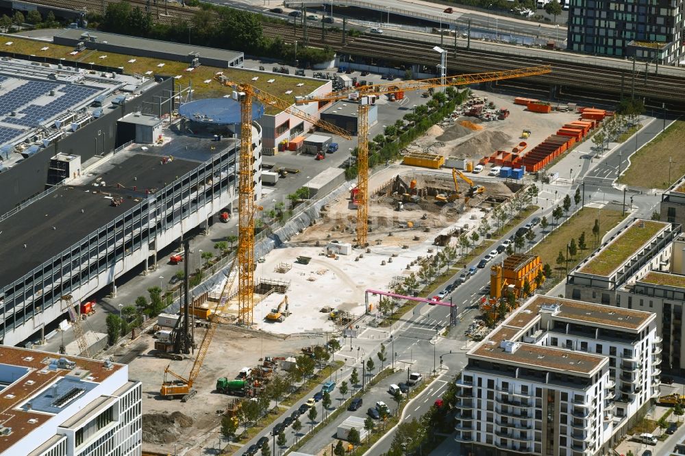 Frankfurt am Main aus der Vogelperspektive: Neubau eines Büro- und Geschäftshauses der Deutsche Bahn AG an der Europa-Allee in Frankfurt am Main im Bundesland Hessen, Deutschland