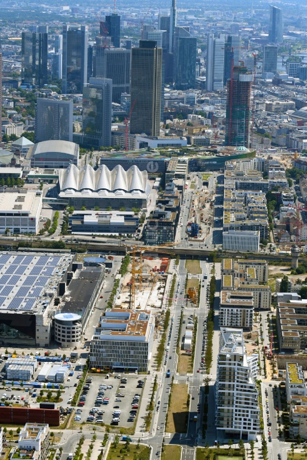 Luftbild Frankfurt am Main - Neubau eines Büro- und Geschäftshauses der Deutsche Bahn AG an der Europa-Allee in Frankfurt am Main im Bundesland Hessen, Deutschland