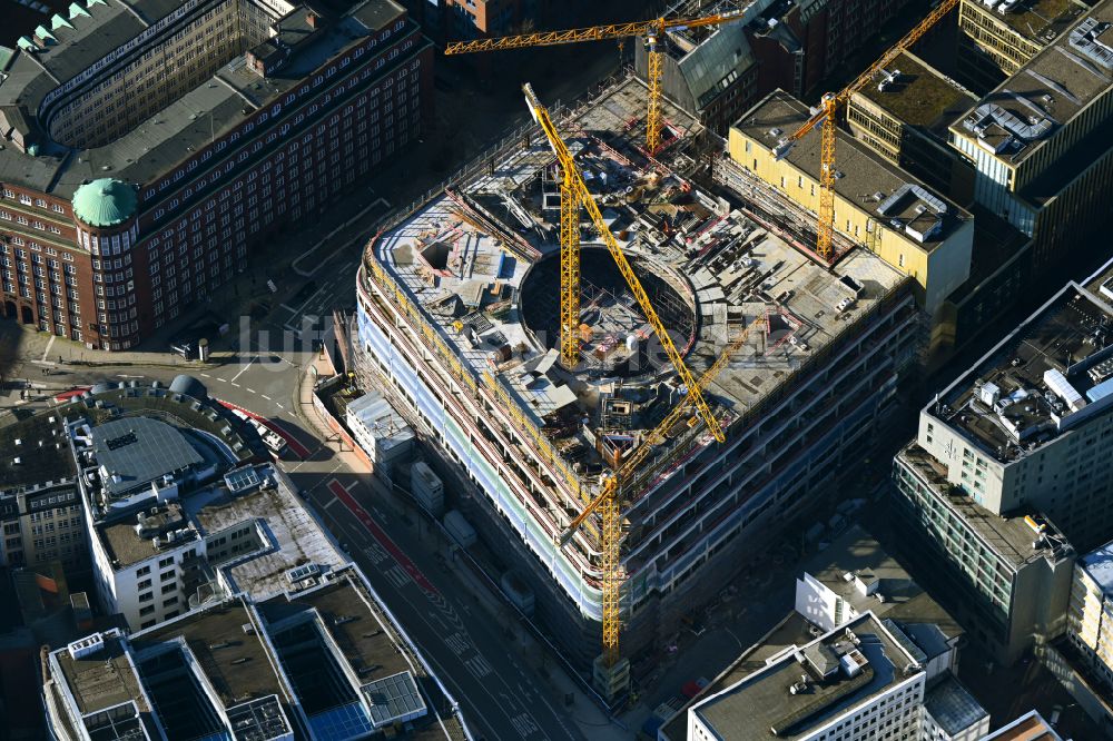 Hamburg von oben - Neubau eines Büro- und Geschäftshauses Deutschlandhaus am Valentinskamp in Hamburg, Deutschland