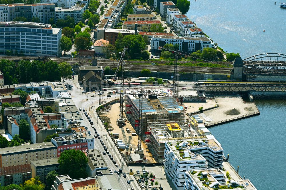 Berlin von oben - Neubau eines Büro- und Geschäftshauses Dockyard Waterfront Offices in Berlin, Deutschland