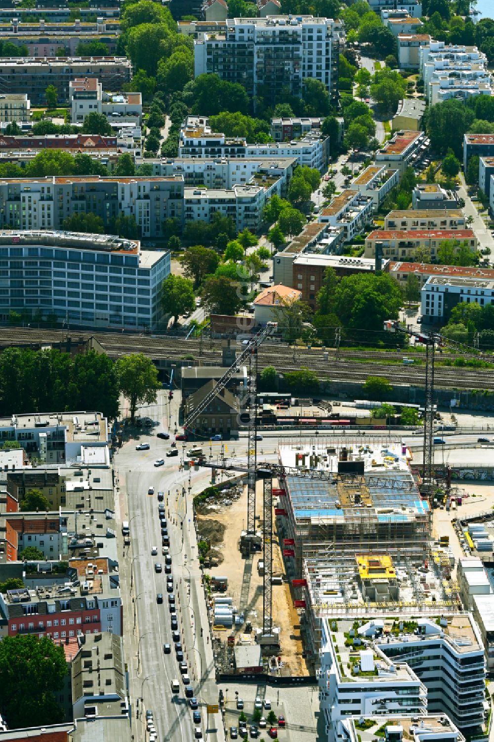 Luftbild Berlin - Neubau eines Büro- und Geschäftshauses Dockyard Waterfront Offices in Berlin, Deutschland