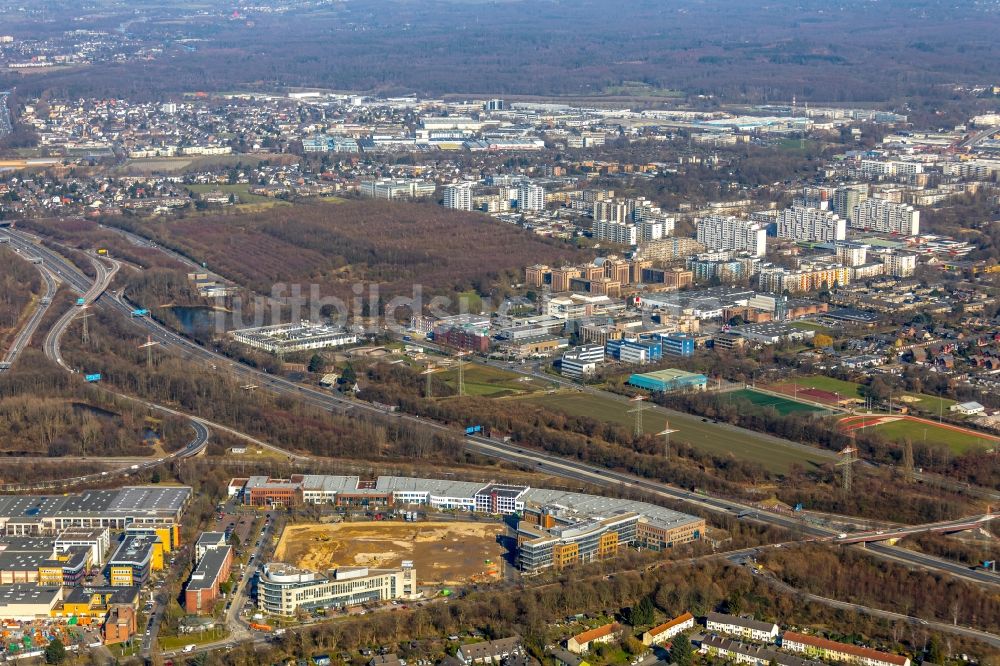 Luftaufnahme Düsseldorf - Neubau eines Büro- und Geschäftshauses Ensemble an der Heltorfer Straße in Düsseldorf im Bundesland Nordrhein-Westfalen, Deutschland