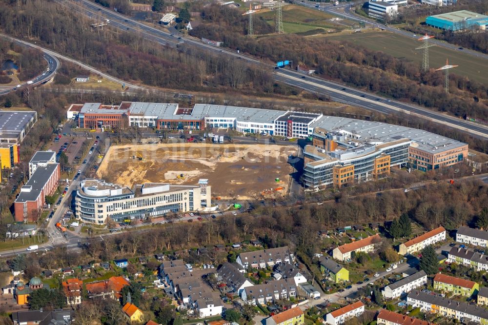 Düsseldorf von oben - Neubau eines Büro- und Geschäftshauses Ensemble an der Heltorfer Straße in Düsseldorf im Bundesland Nordrhein-Westfalen, Deutschland