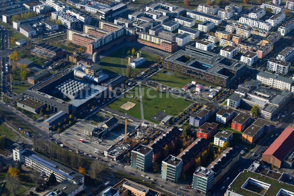 Luftbild Berlin - Neubau eines Büro- und Geschäftshauses Am Forum und Ecowiss an der Erich-Thilo-Straße Ecke Rudower Chaussee in Berlin, Deutschland