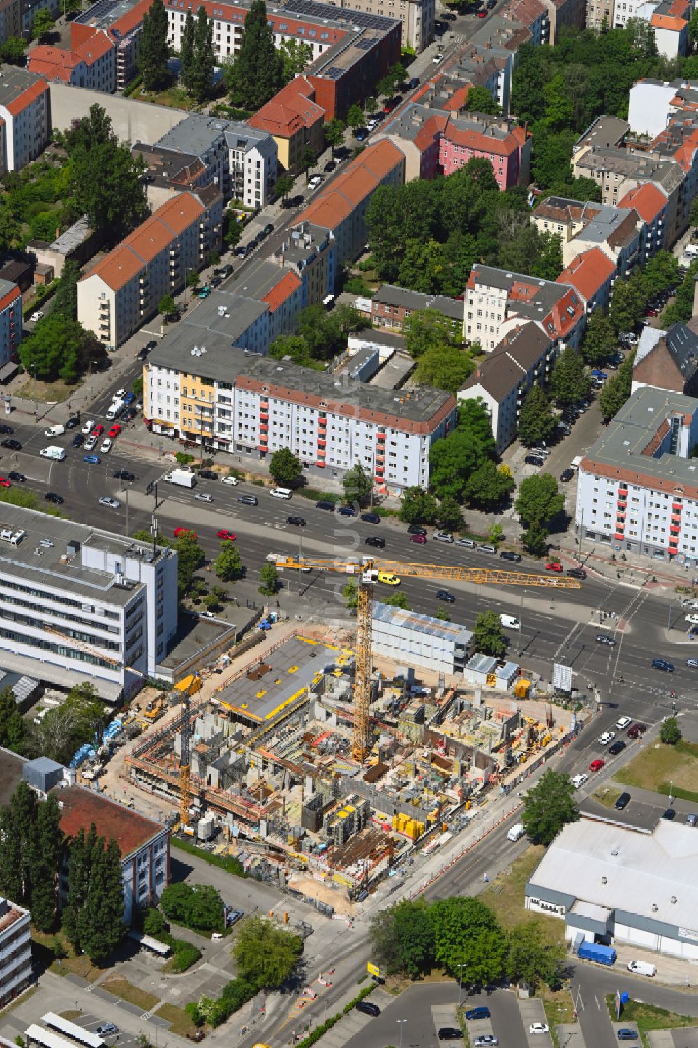 Luftbild Berlin - Neubau eines Büro- und Geschäftshauses an der Frankfurter Allee Ecke Buchberger Straße im Ortsteil Lichtenberg in Berlin, Deutschland