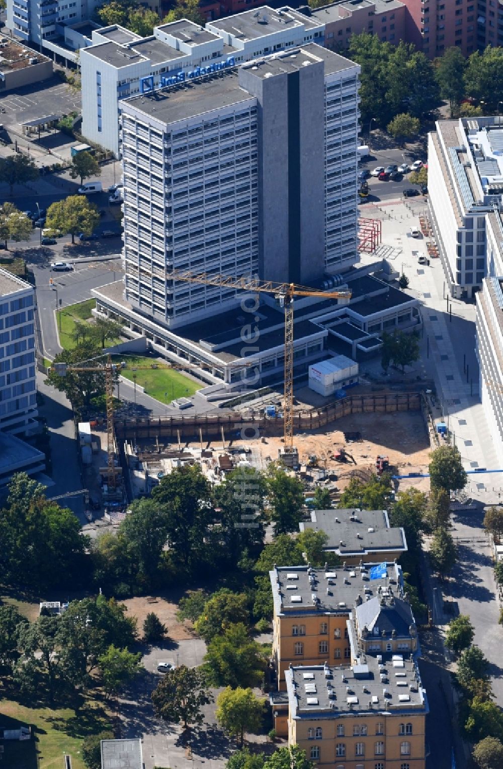 Luftaufnahme Berlin - Neubau eines Büro- und Geschäftshauses an der Fraunhoferstraße im Ortsteil Charlottenburg in Berlin, Deutschland