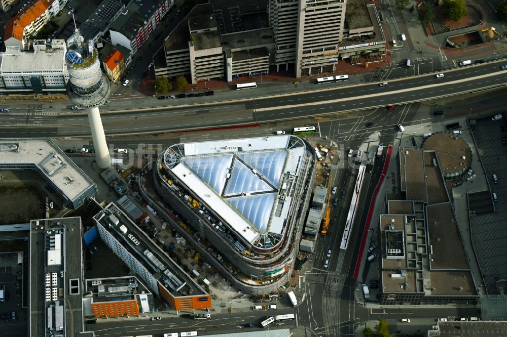 Hannover aus der Vogelperspektive: Neubau eines Büro- und Geschäftshauses Hauptsitz der Deutschen Bahn in Hannover im Bundesland Niedersachsen, Deutschland