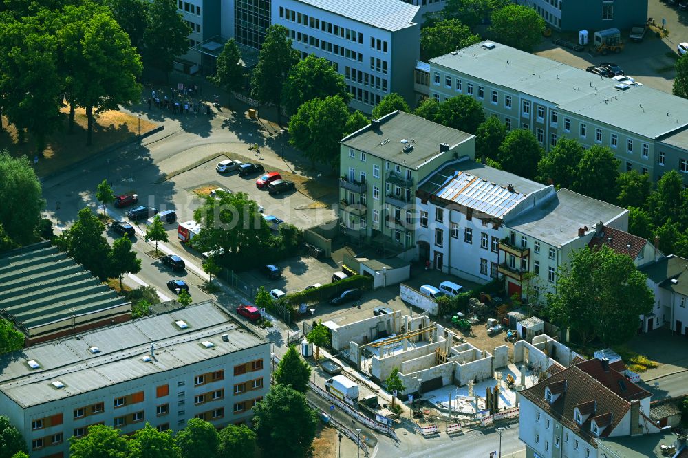 Oranienburg von oben - Neubau eines Büro- und Geschäftshauses an der Havelstraße in Oranienburg im Bundesland Brandenburg, Deutschland