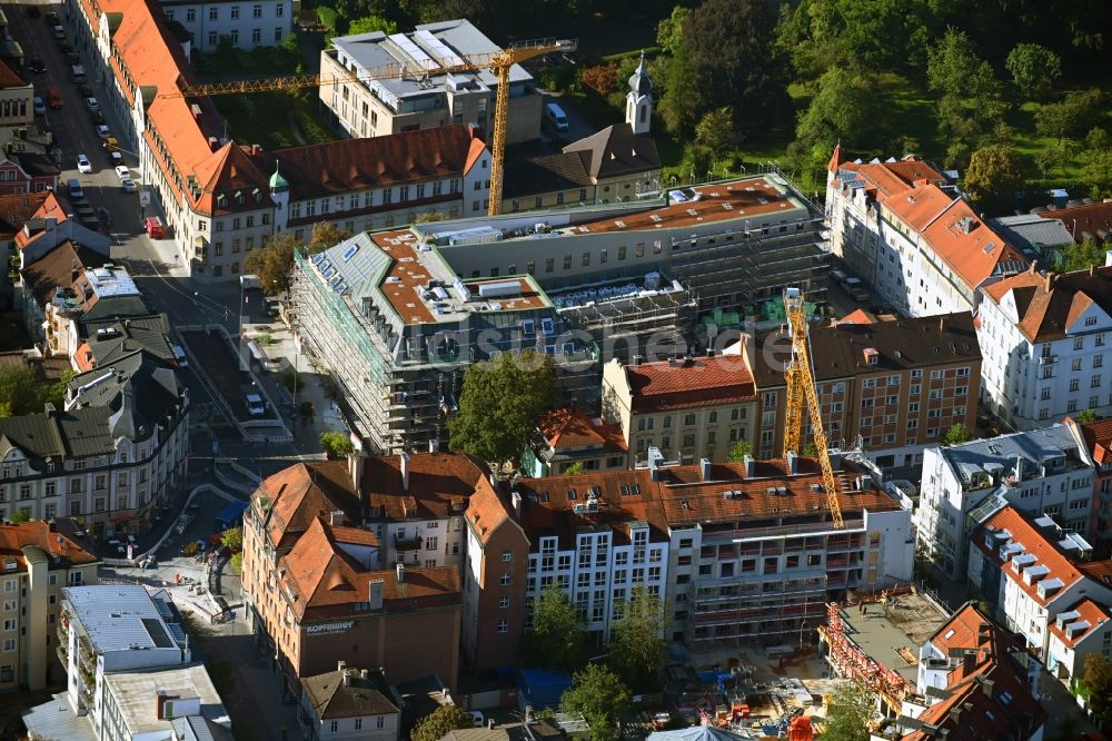 Luftbild München - Neubau eines Büro- und Geschäftshauses mit Hotel am Pasinger Marienplatz im Ortsteil Pasing-Obermenzing in München im Bundesland Bayern, Deutschland