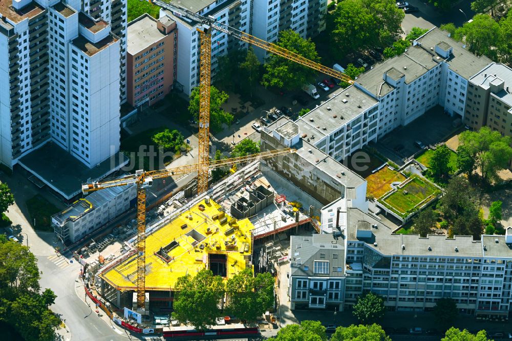 Berlin aus der Vogelperspektive: Neubau eines Büro- und Geschäftshauses der HYP-Zentrale an der Budapester Straße - Lützowstraße in Berlin, Deutschland