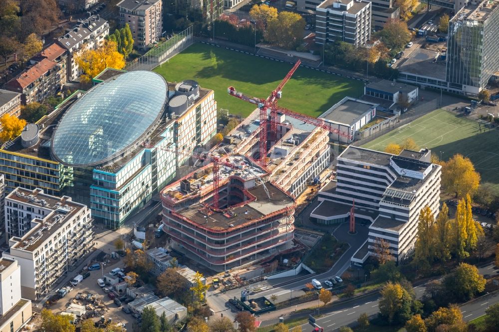 Düsseldorf aus der Vogelperspektive: Neubau eines Büro- und Geschäftshauses Infinity Office an der Schwannstraße in Düsseldorf im Bundesland Nordrhein-Westfalen, Deutschland