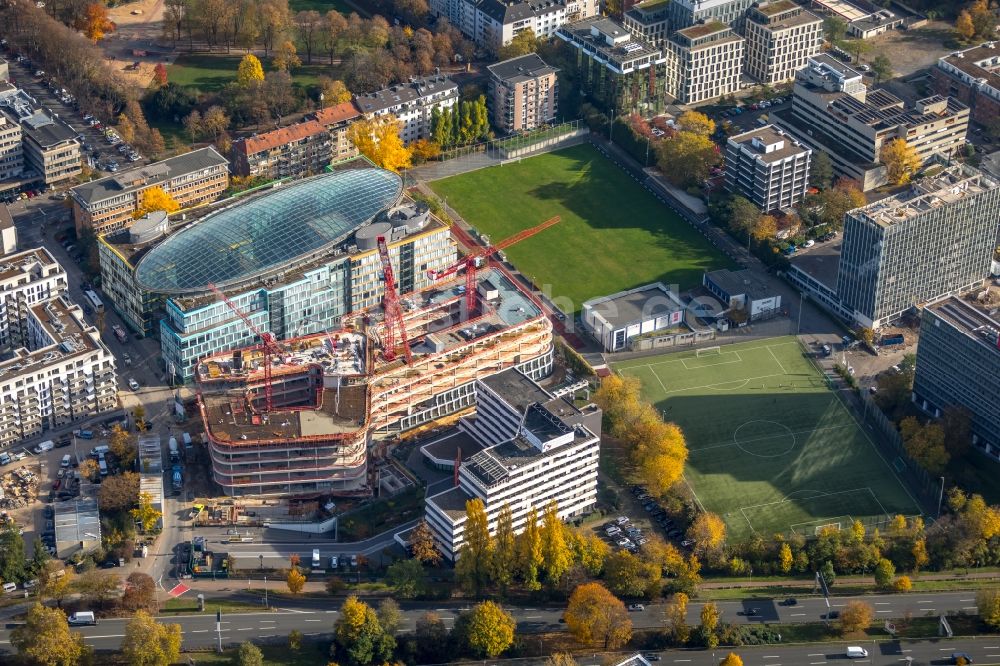 Düsseldorf von oben - Neubau eines Büro- und Geschäftshauses Infinity Office an der Schwannstraße in Düsseldorf im Bundesland Nordrhein-Westfalen, Deutschland