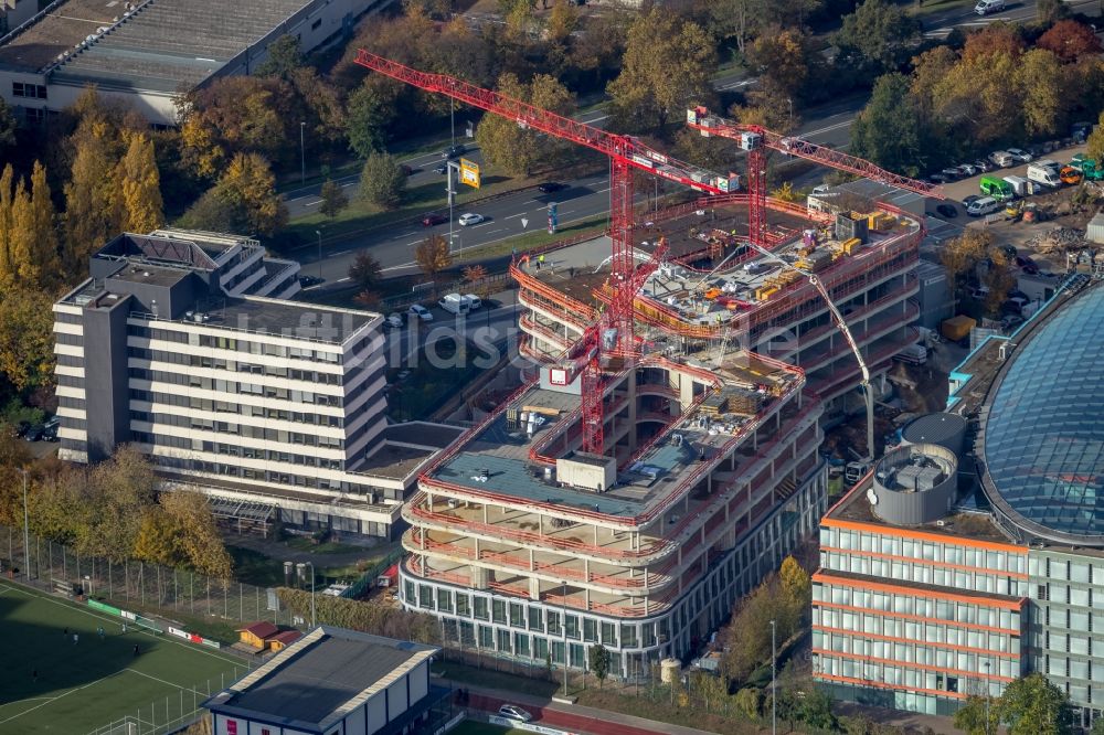 Düsseldorf von oben - Neubau eines Büro- und Geschäftshauses Infinity Office an der Schwannstraße in Düsseldorf im Bundesland Nordrhein-Westfalen, Deutschland