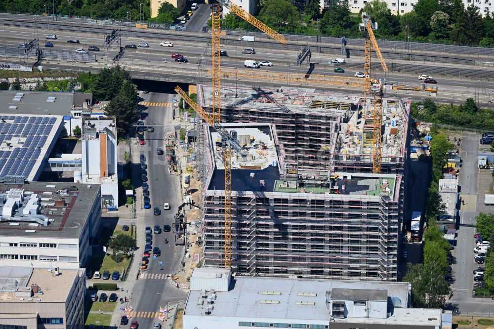 Luftbild Berlin - Neubau eines Büro- und Geschäftshauses INK Berlin - Inspire Neukölln an der Ballinstraße - Woermannkehre in Berlin, Deutschland