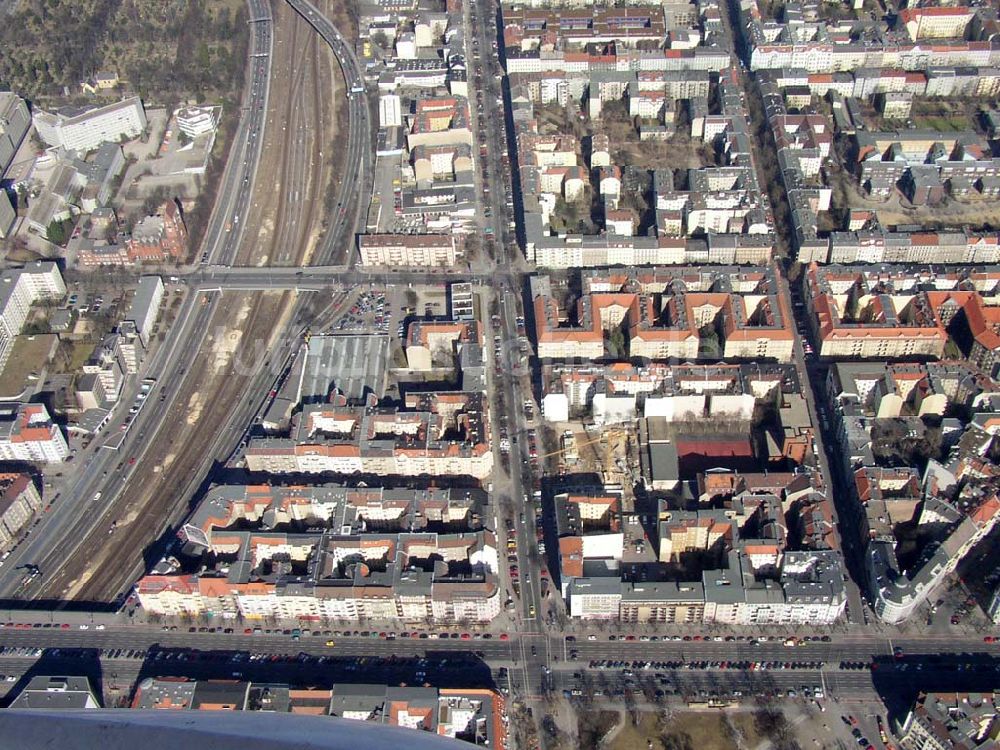 Luftbild Berlin - CHARLOTTENBURG - Neubau eines Büro- und Geschäftshauses am Kaiserdamm/Charlottenstraße. 22.03.03