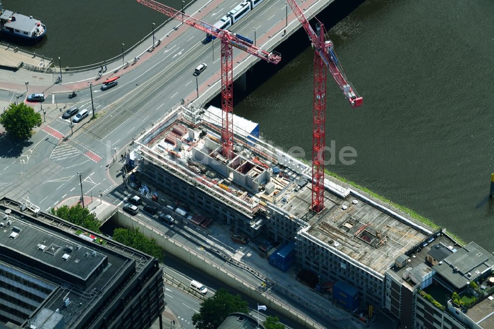 Bremen aus der Vogelperspektive: Neubau eines Büro- und Geschäftshauses der Kühne + Nagel (AG & Co.) KG in Bremen, Deutschland