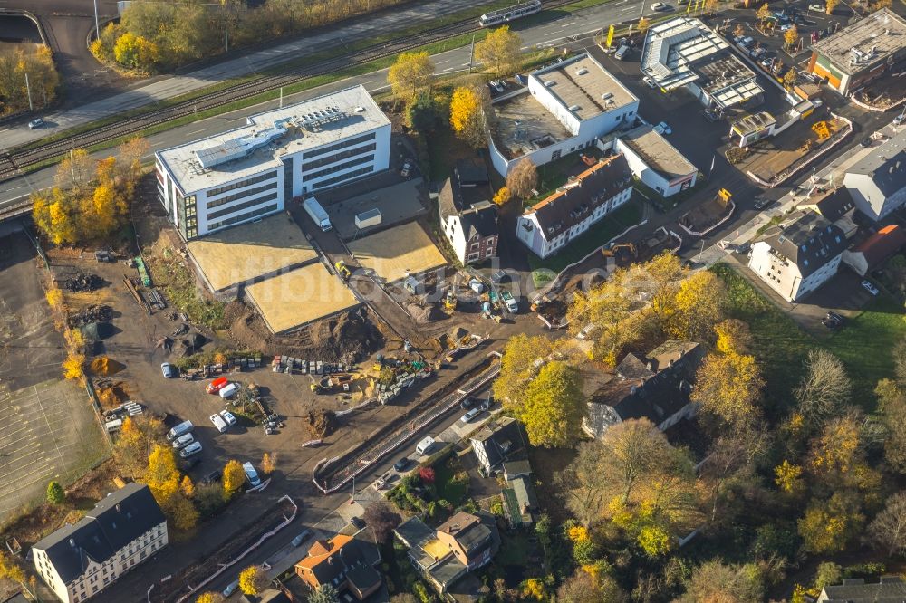 Bochum aus der Vogelperspektive: Neubau eines Büro- und Geschäftshauses office 51°7 der Goldbeck West GmbH im Ortsteil Laer in Bochum im Bundesland Nordrhein-Westfalen, Deutschland