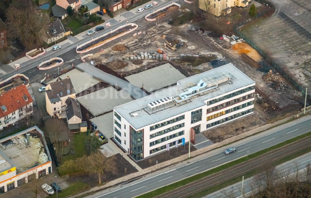 Bochum von oben - Neubau eines Büro- und Geschäftshauses office 51°7 der Goldbeck West GmbH im Ortsteil Laer in Bochum im Bundesland Nordrhein-Westfalen, Deutschland