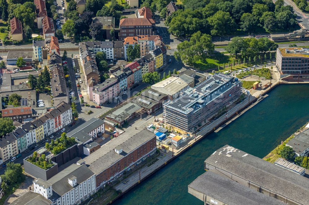 Dortmund aus der Vogelperspektive: Neubau eines Büro- und Geschäftshauses im Ortsteil Hafen in Dortmund im Bundesland Nordrhein-Westfalen, Deutschland