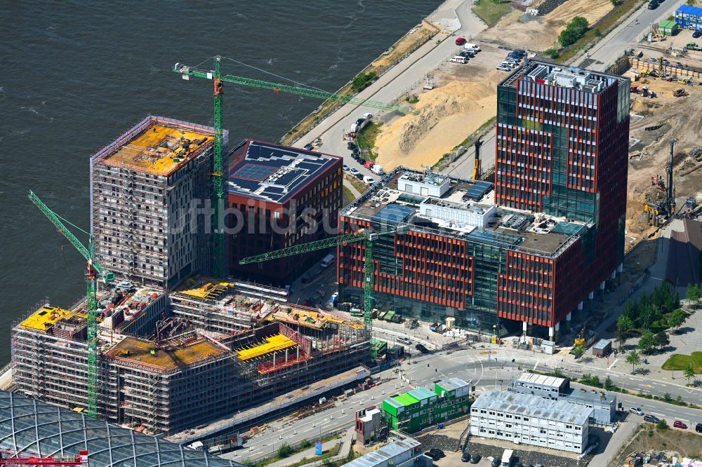 Hamburg von oben - Neubau eines Büro- und Geschäftshauses im Ortsteil HafenCity in Hamburg, Deutschland