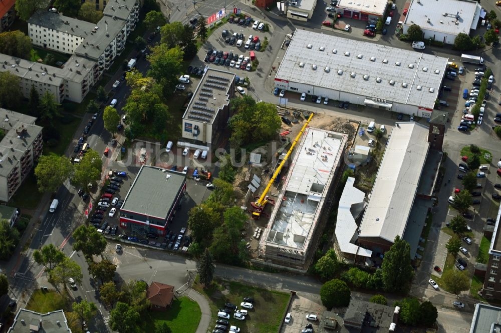 Berlin aus der Vogelperspektive: Neubau eines Büro- und Geschäftshauses im Ortsteil Mariendorf in Berlin, Deutschland