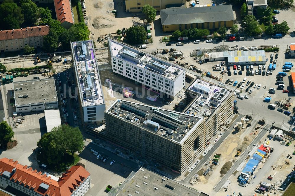 München von oben - Neubau eines Büro- und Geschäftshauses PLAZA der R&S Immobilienmanagement GmbH in München im Bundesland Bayern, Deutschland