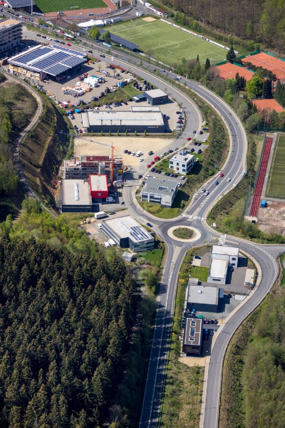 Siegen von oben - Neubau eines Büro- und Geschäftshauses der PSV MARKETING GMBH in Siegen im Bundesland Nordrhein-Westfalen, Deutschland