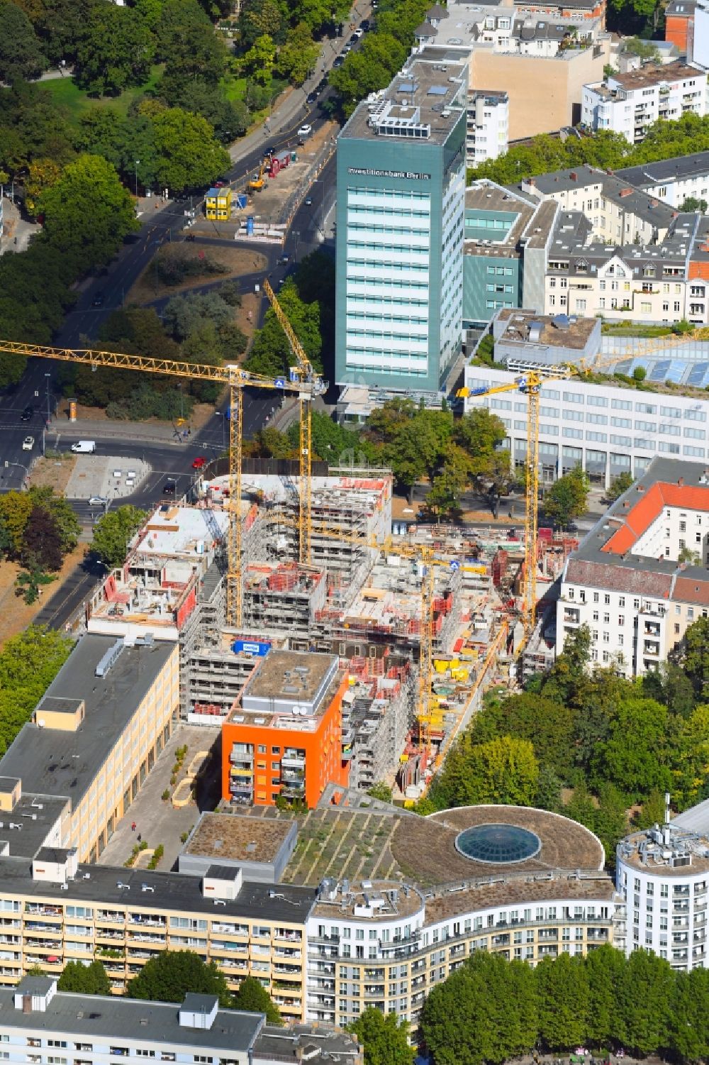 Berlin aus der Vogelperspektive: Neubau eines Büro- und Geschäftshauses Quartier Bundesallee in Berlin, Deutschland