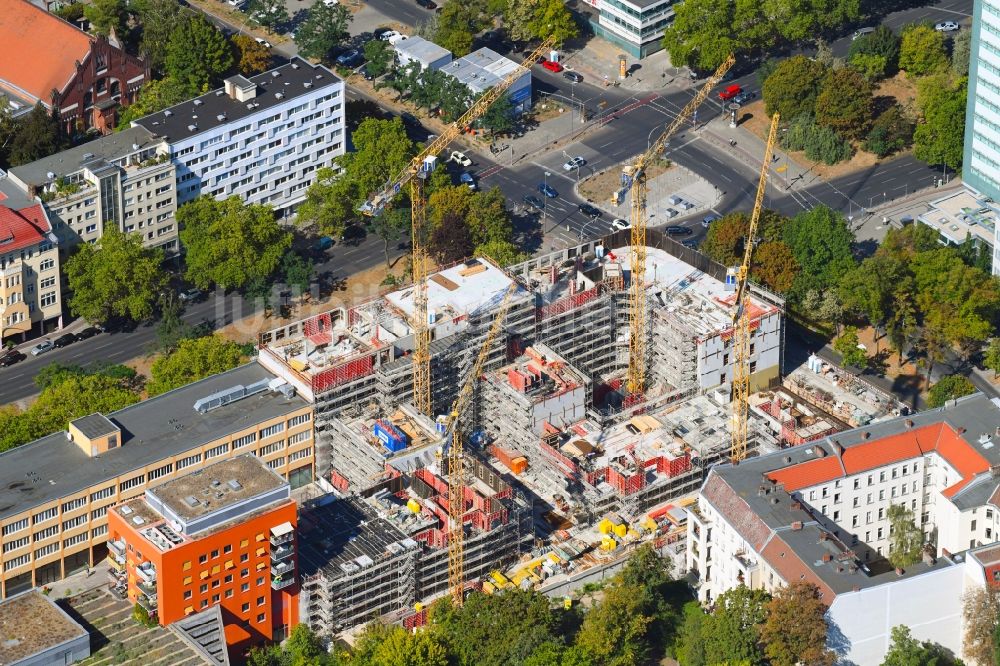 Berlin aus der Vogelperspektive: Neubau eines Büro- und Geschäftshauses Quartier Bundesallee in Berlin, Deutschland