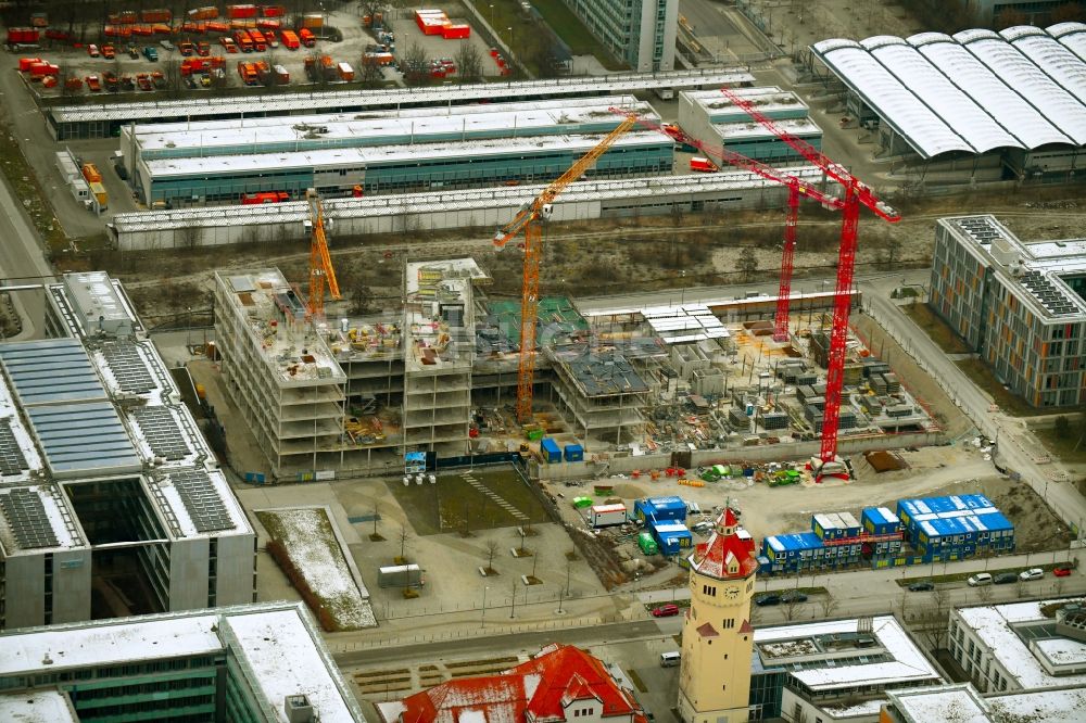 Luftaufnahme München - Neubau eines Büro- und Geschäftshauses QUBES am Agnes-Pockels-Bogen im Ortsteil Moosach in München im Bundesland Bayern, Deutschland