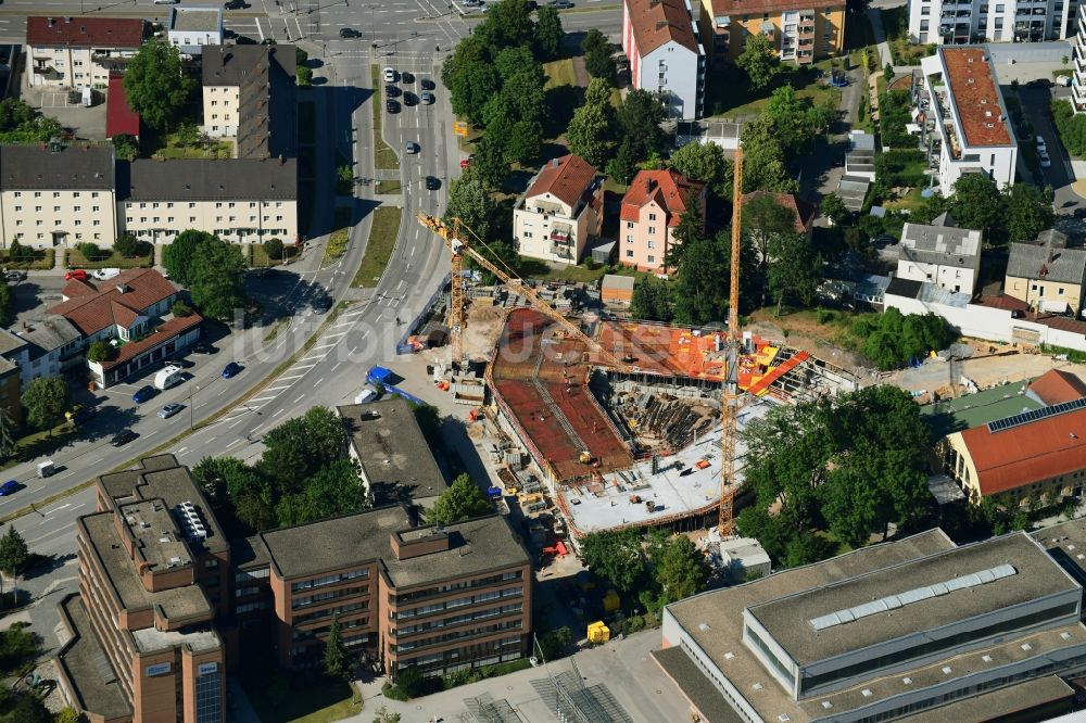 Regensburg von oben - Neubau eines Büro- und Geschäftshauses der REWAG Regensburger Energie- und Wasserversorgung AG & Co KG in Regensburg im Bundesland Bayern, Deutschland