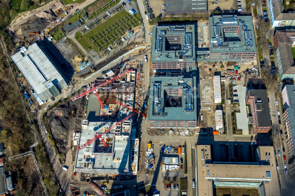 Essen von oben - Neubau eines Büro- und Geschäftshauses der RWE Renewables GmbH in Essen im Bundesland Nordrhein-Westfalen, Deutschland