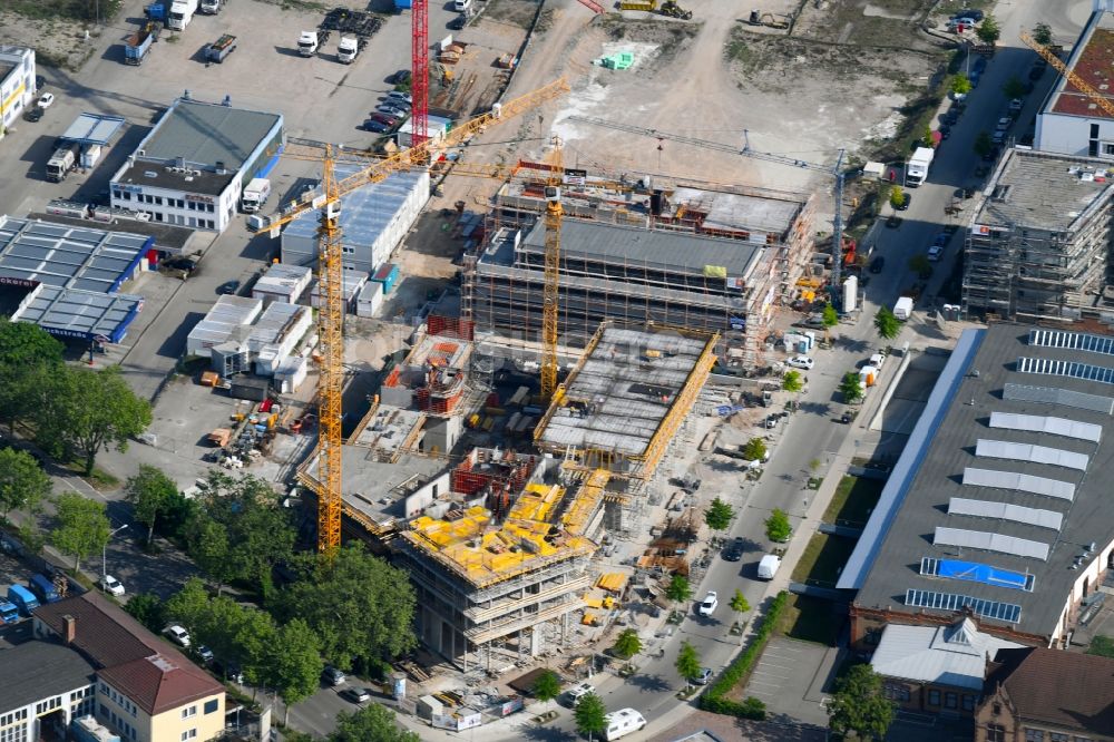 Freiburg im Breisgau von oben - Neubau eines Büro- und Geschäftshauses Smart Green Tower in Freiburg im Breisgau im Bundesland Baden-Württemberg, Deutschland