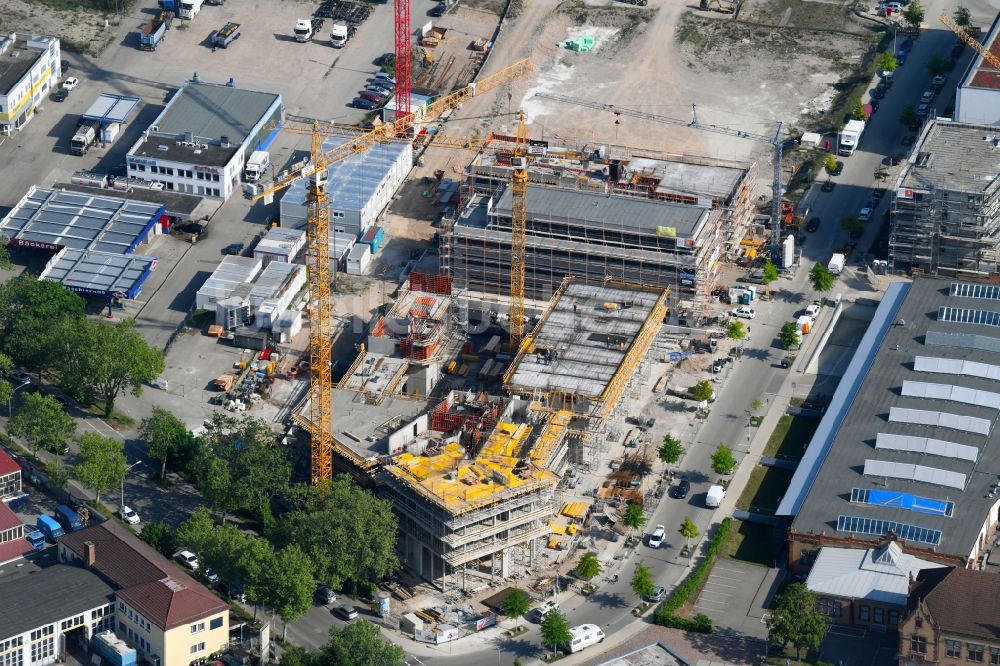 Freiburg im Breisgau aus der Vogelperspektive: Neubau eines Büro- und Geschäftshauses Smart Green Tower in Freiburg im Breisgau im Bundesland Baden-Württemberg, Deutschland