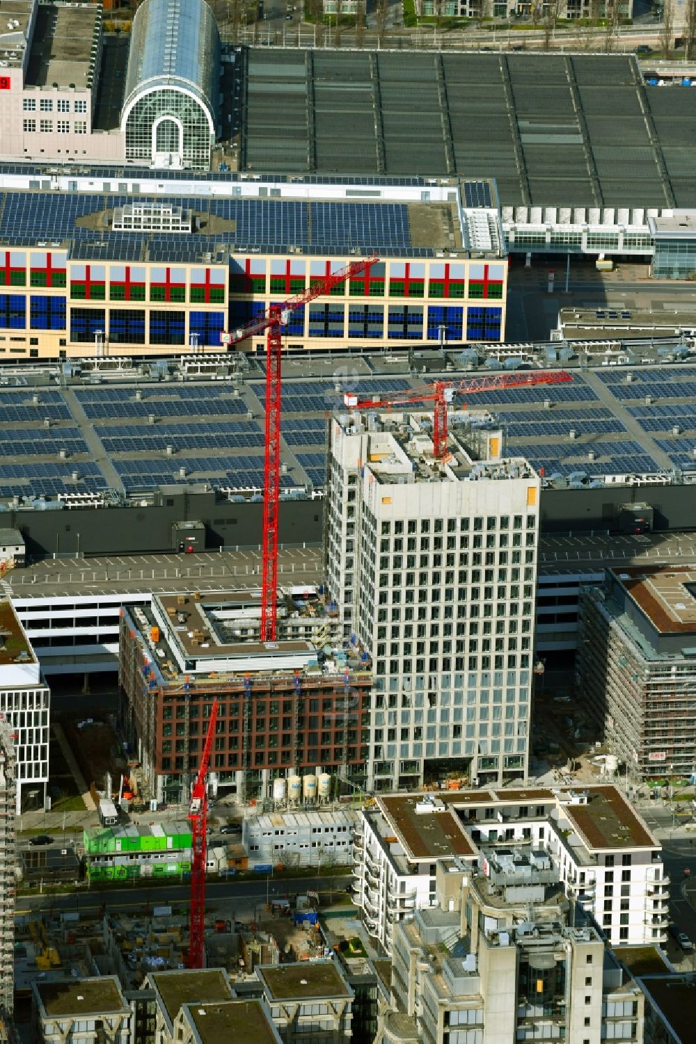 Frankfurt am Main von oben - Neubau eines Büro- und Geschäftshauses DB Tower im Ortsteil Gallus in Frankfurt am Main im Bundesland Hessen, Deutschland