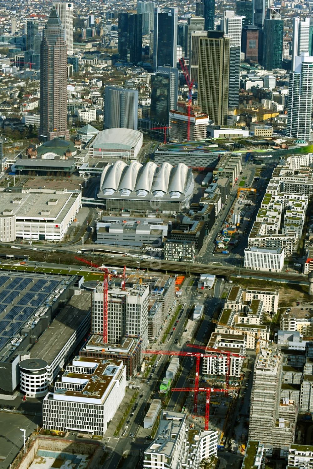 Luftaufnahme Frankfurt am Main - Neubau eines Büro- und Geschäftshauses DB Tower im Ortsteil Gallus in Frankfurt am Main im Bundesland Hessen, Deutschland