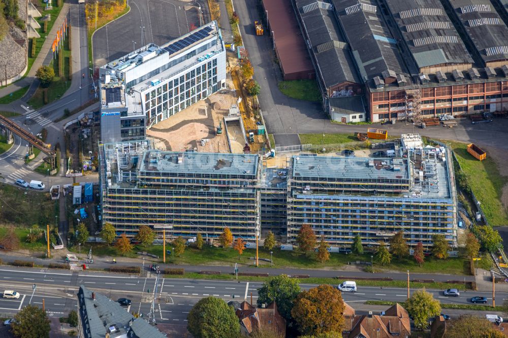 Bochum von oben - Neubau eines Büro- und Geschäftshauses TRIUM - An der Jahrhunderthalle in Bochum im Bundesland Nordrhein-Westfalen, Deutschland