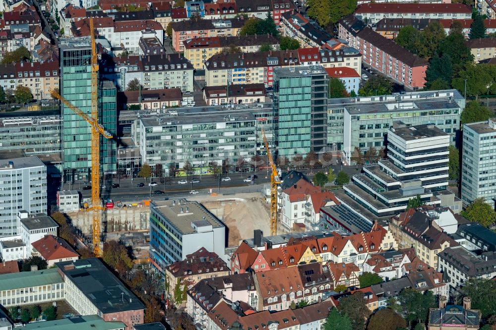 Freiburg im Breisgau aus der Vogelperspektive: Neubau eines Büro- und Geschäftshauses der Volksbank Freiburg und der Aula des St. Ursula Gymnasiums in Freiburg im Breisgau im Bundesland Baden-Württemberg, Deutschland