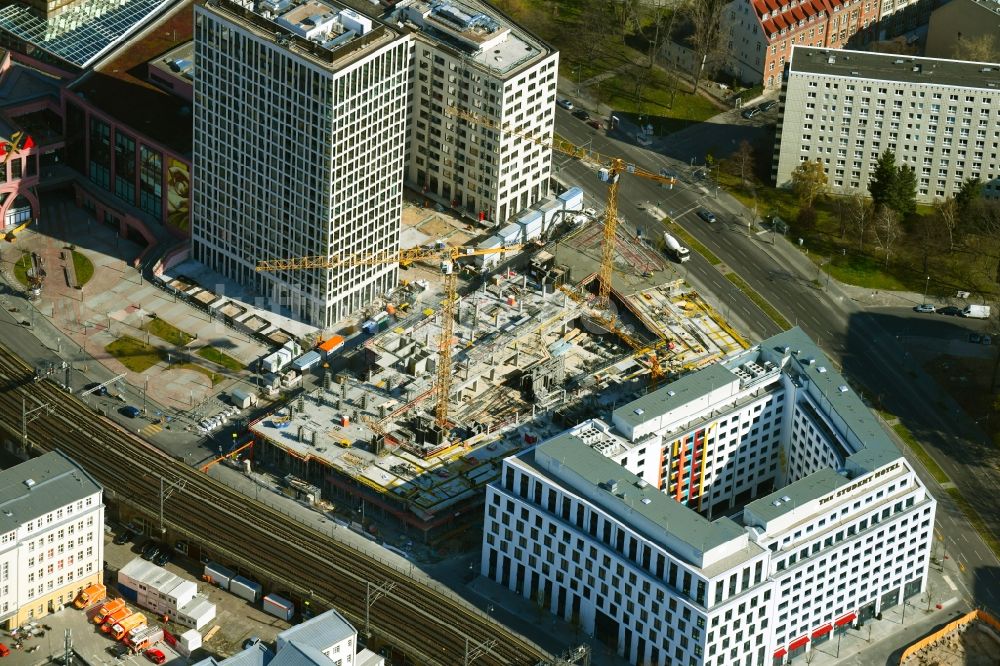 Berlin von oben - Neubau eines Büro- und Geschäftshauses VoltAir an der Voltairestraße - Dircksenstraße - Alexanderstraße im Ortsteil Mitte in Berlin, Deutschland