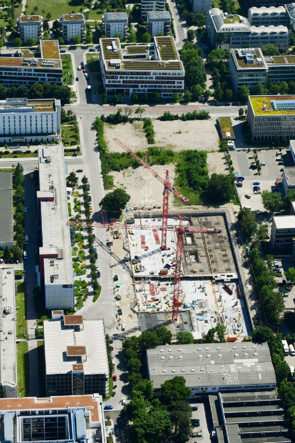 Luftaufnahme München - Neubau Bürogebäude des Geschäftshauses in München im Bundesland Bayern, Deutschland