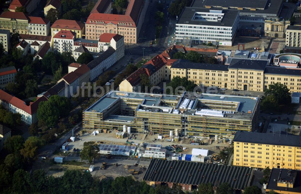 Potsdam aus der Vogelperspektive: Neubau eines Bürokomplexes für die Landesregierung Brandenburg in Potsdam