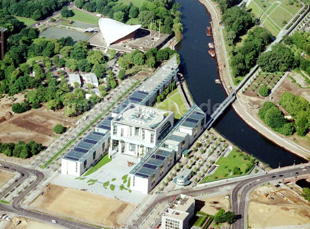 Luftaufnahme Berlin - Neubau des Bundeskanzleramtes auf dem Spreebogen in Berlin - Tiergarten / Mitte.