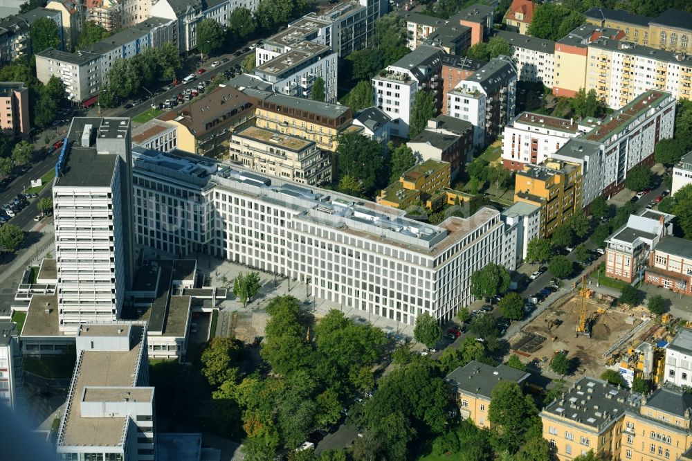 Berlin von oben - Neubau Deutsche Bank Campus an der Otto-Suhr-Allee im Stadtteil Charlottenburg von Berlin