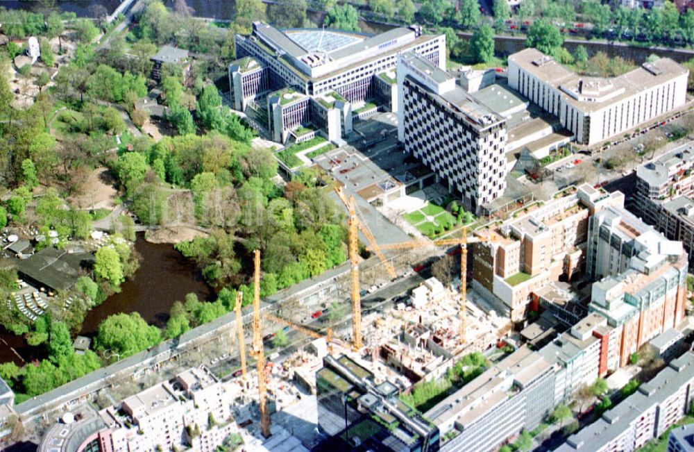 Luftbild Berlin - Neubau des DIN-Institutes auf dem Gelände des ehem. Schweizer Hof in der Budapester Straße in Berlin-Charlottenburg.