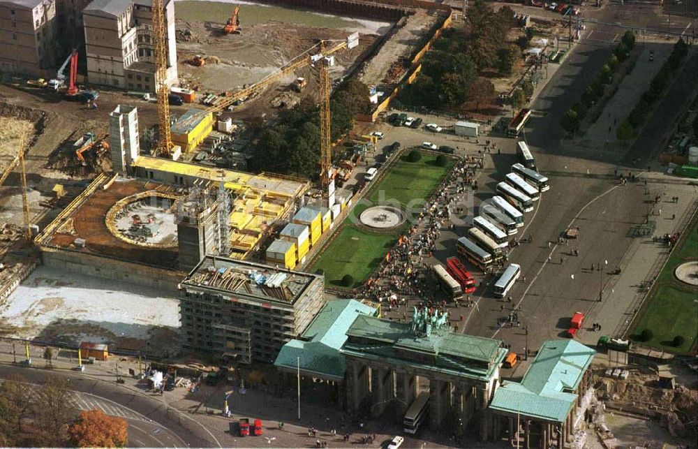 Berlin aus der Vogelperspektive: Neubau Dresdner Bank am Brandenburger Tor / Jede Verwendung nur mit Urheberangabe: Foto: LUFTBILD & PRESSEFOTO/Robert Grahn und Belegzusendung bei Drucken statthaft !!