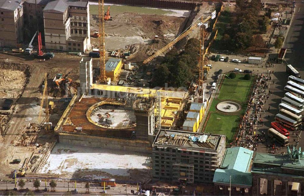 Luftbild Berlin - Neubau Dresdner Bank am Brandenburger Tor / Jede Verwendung nur mit Urheberangabe: Foto: LUFTBILD & PRESSEFOTO/Robert Grahn und Belegzusendung bei Drucken statthaft !!